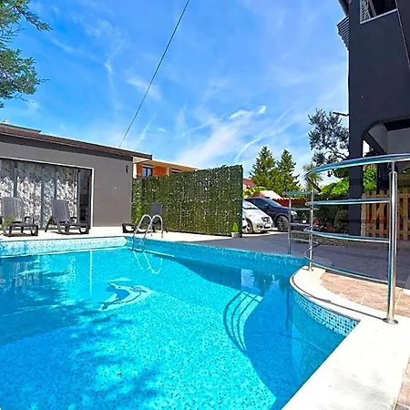 Bright With Pool View Отель 3*
