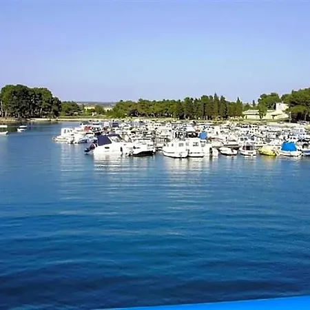 Bright With Pool View Отель 3*